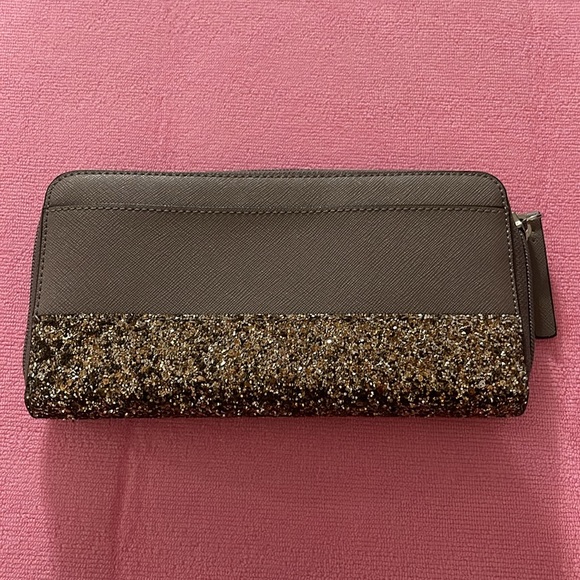Kate Spade wallet. - Picture 2 of 6